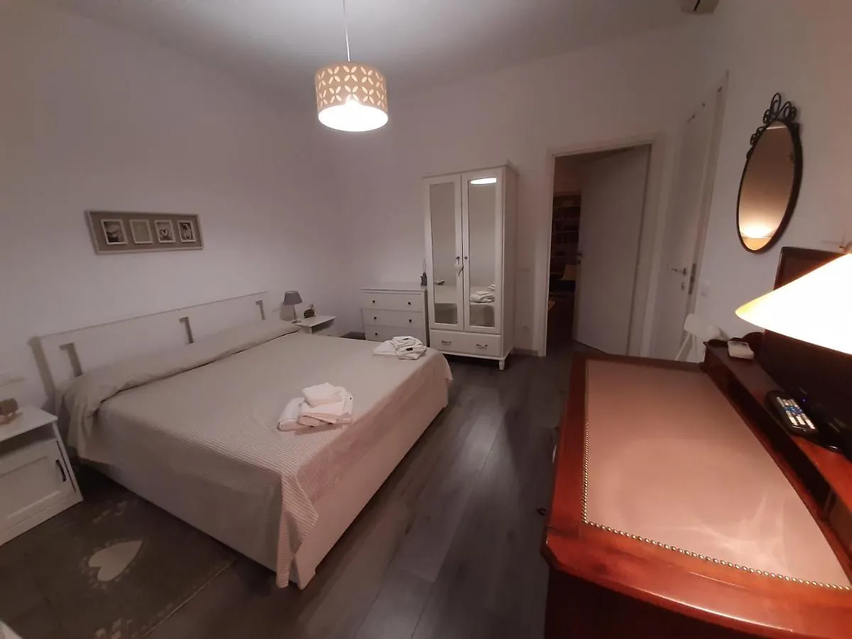 Moon River House Apartment Verona 0*,