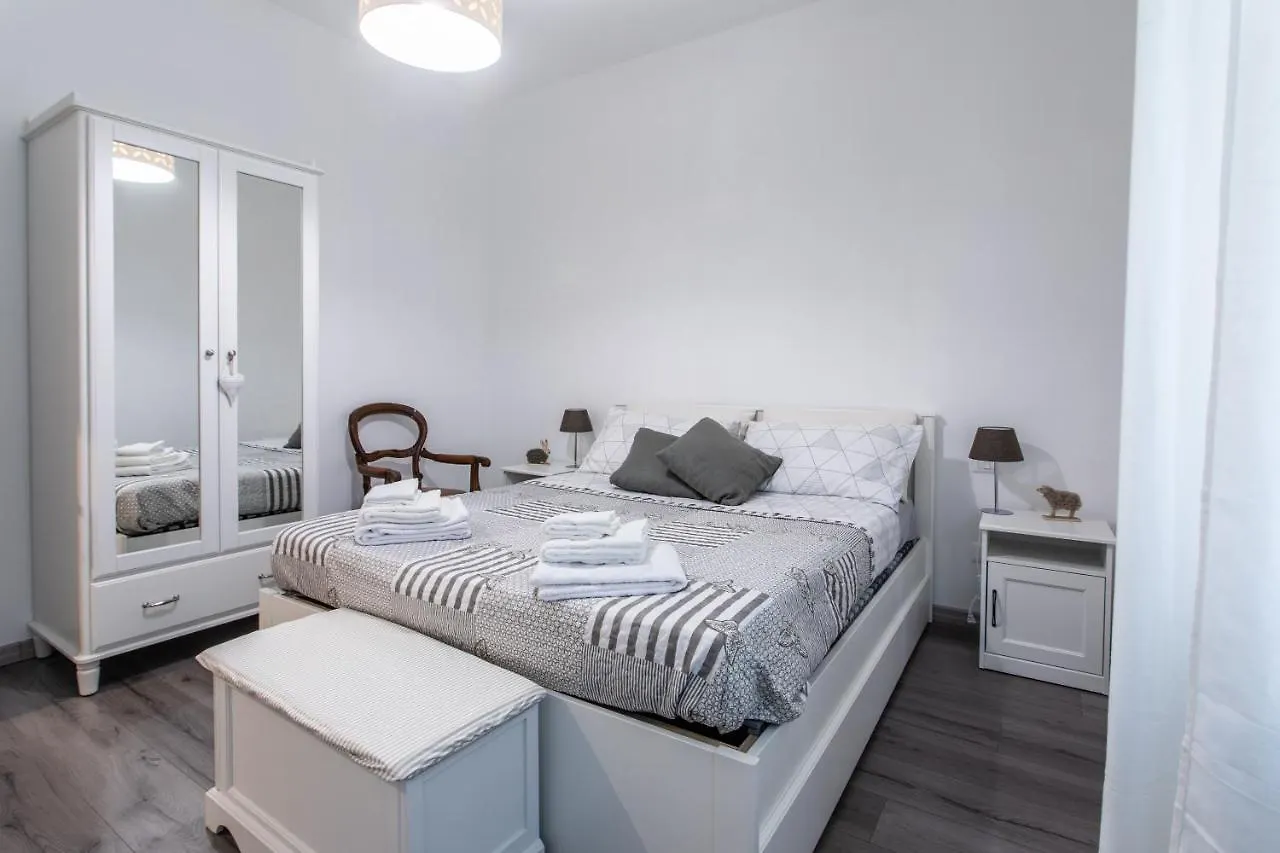 Moon River House Apartment Verona Italy