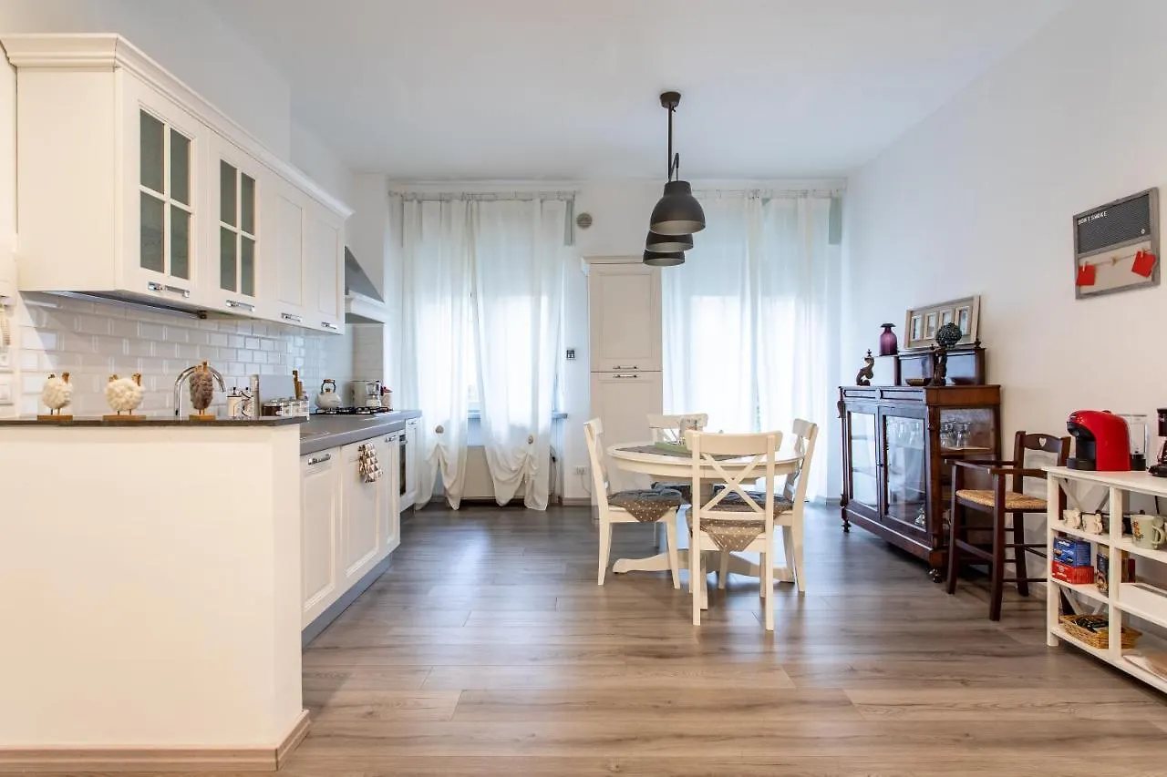 Moon River House Apartment Verona 0*,